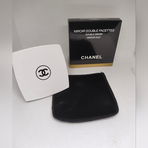 The Unbranded Brand Other - White With Black Lettering Double Facettes Compact Mirror